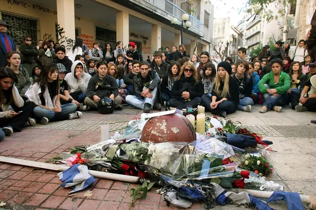 Εξέγερση για τη δολοφονία Γρηγορόπουλου