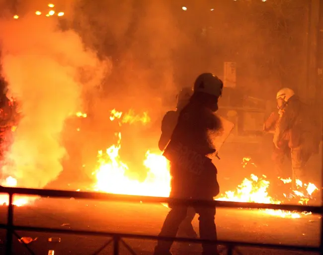 Εξέγερση για τη δολοφονία Γρηγορόπουλου