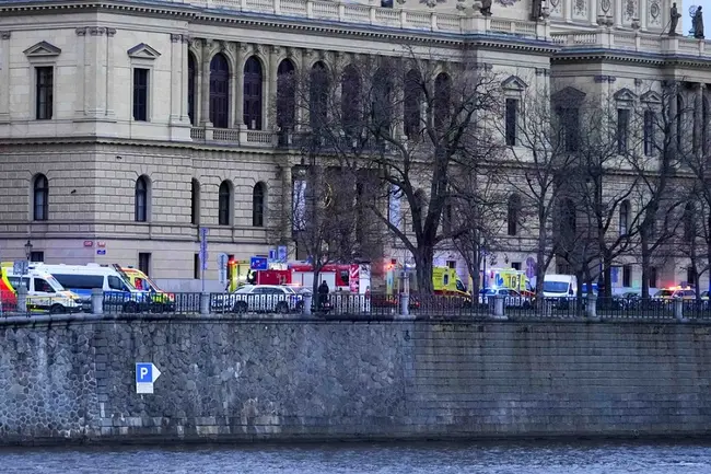 praga-epithesi-3