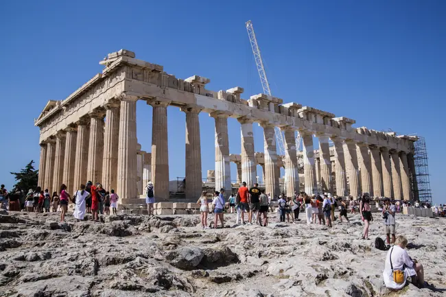 Τουρίστες στην Ακρόπολη
