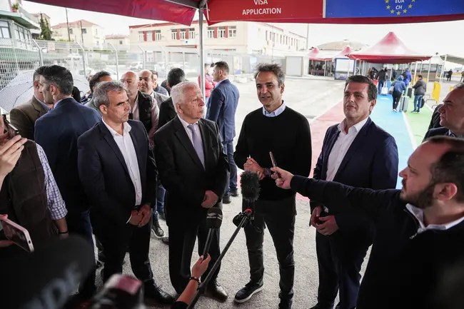 Συνάντηση Μητσοτάκη με Τούρκους τουρίστες