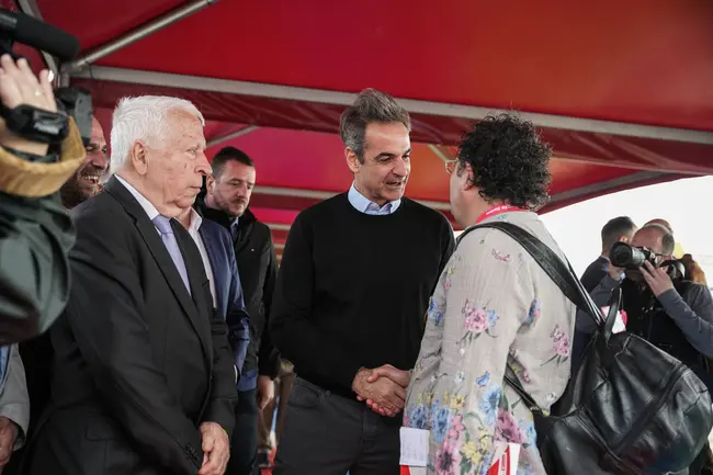 Συνάντηση Μητσοτάκη με Τούρκους τουρίστες