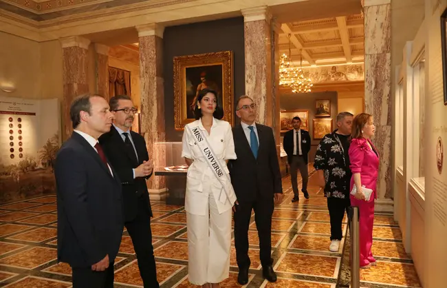 Μις Υφήλιος
