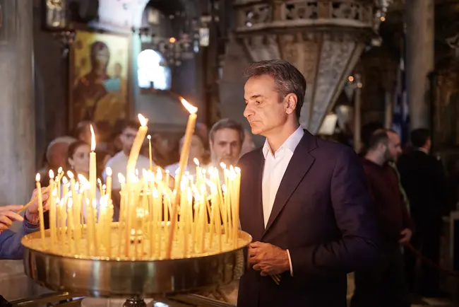 Ο Κυριάκος Μητσοτάκης στη Θεία Λειτουργία της πρώτης Αναστάσεως στην Τήνο