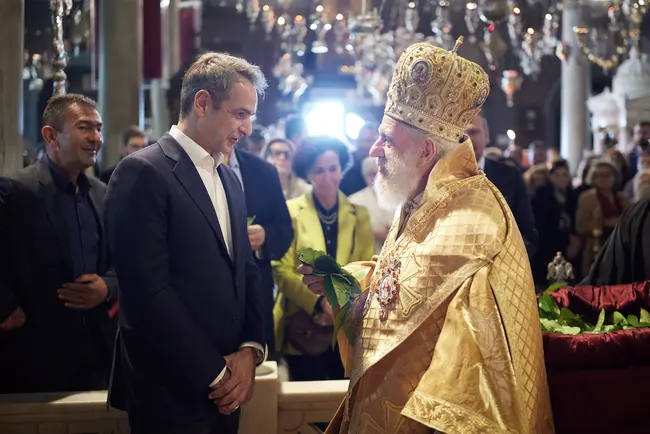 Ο Κυριάκος Μητσοτάκης στη Θεία Λειτουργία της πρώτης Αναστάσεως στην Τήνο