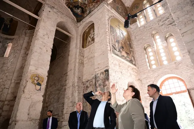 Επίσκεψη Μητσοτάκη στη Μονή Δαφνίου