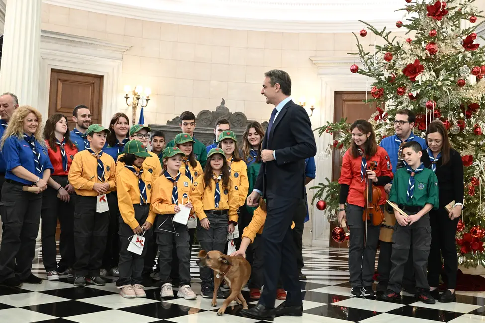 Ο πρωθυπουργός άκουσε τα πρωτοχρονιάτικα κάλαντα