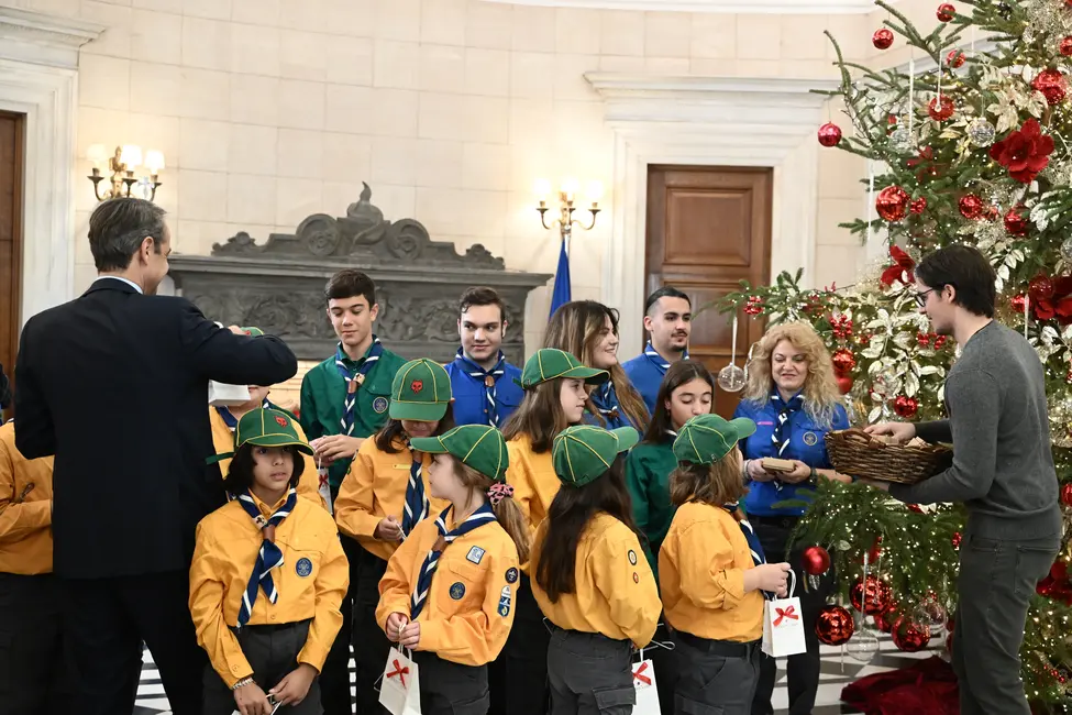 Ο πρωθυπουργός άκουσε τα πρωτοχρονιάτικα κάλαντα