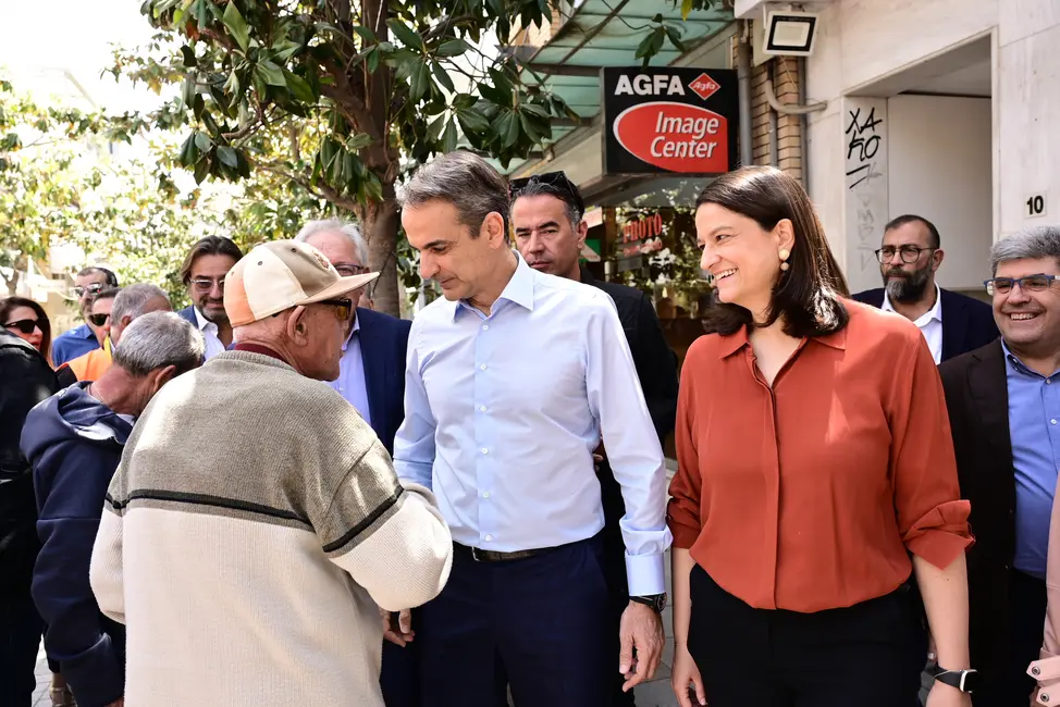 Ο Κυριάκος Μητσοτάκης στην κεντρική αγορά στο Μαρούσι