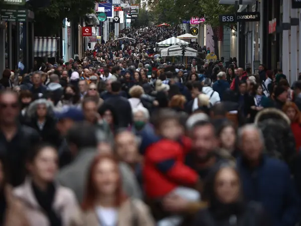 Κόσμος στην Ερμού