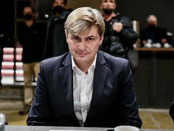 Ο Νίκος Φαραντούρης