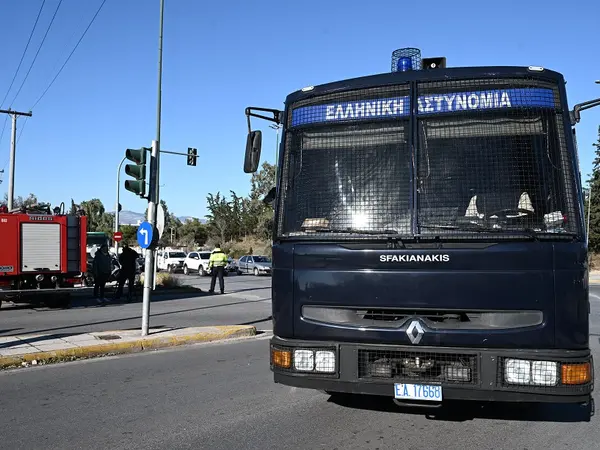 Κλούβα των ΜΑΤ στην Πολυτεχνειούπολη