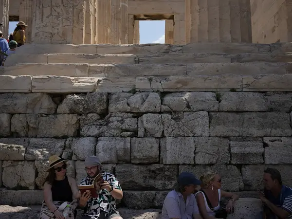 Τουρίστες στην Ακρόπολη