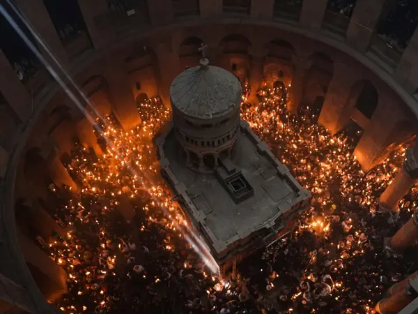 Ο Πανάγιος Τάφος στην Ιερουσαλήμ κατά την τελετή Αφής του Αγίου Φωτός