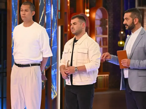 Ο Γρηγόρης Κίκης με τους κριτές του MasterChef