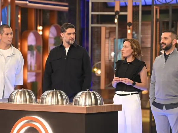 Η Νικολέττα Σιδηροπούλου με τους κριτές του MasterChef