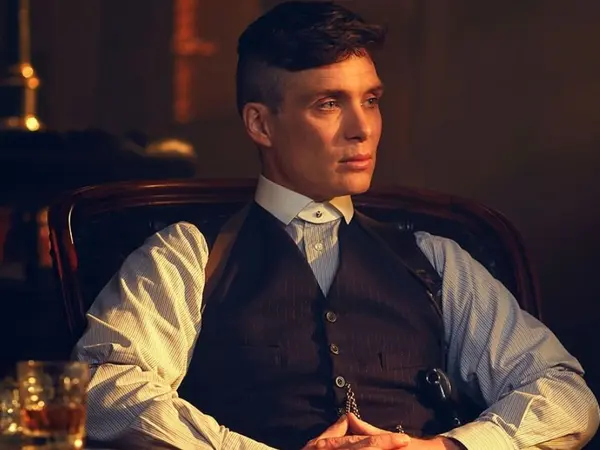 Ο Κίλιαν Μέρφι ως Tommy Shelby στη σειρά «Peaky Blinders»