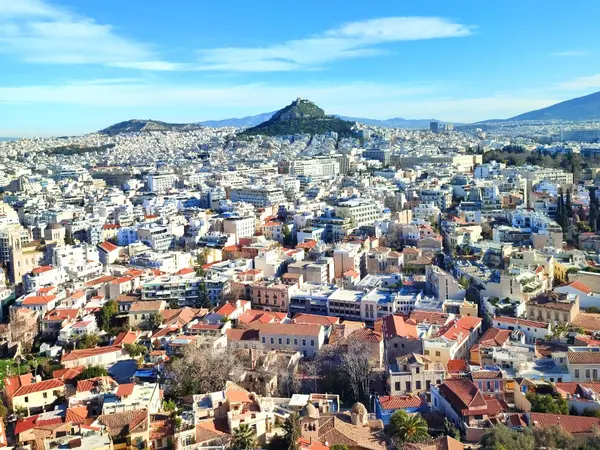 Το κέντρο της Αθήνας με φόντο τον Λυκαβηττό