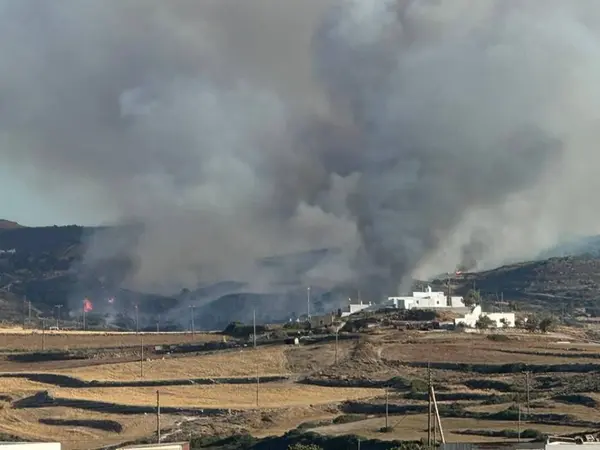 Φωτιά στη Μήλο με μήνυμα του 112