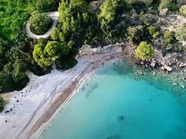 Η παραλία στο «Μονακό» της Ελλάδας