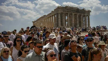 Τουρίστες στην Ακρόπολη