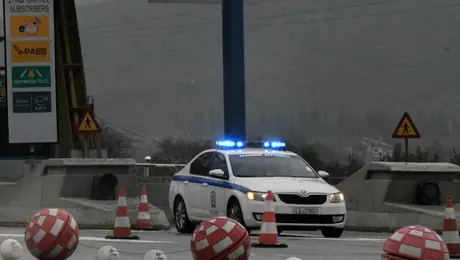 Περιπολικό της αστυνομίας σε σταθμό διοδίων