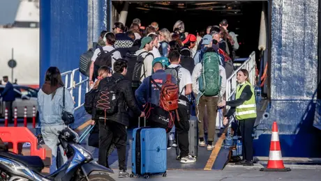 Αναχωρούν εκδρομείς του Πάσχα από το λιμάνι του Πειραιά