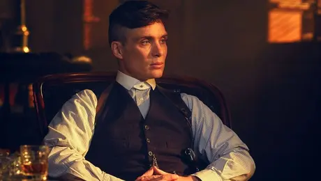 Ο Κίλιαν Μέρφι ως Tommy Shelby στη σειρά «Peaky Blinders»